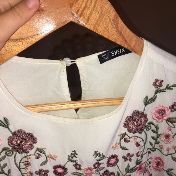 Shein embroidered flounce sleeve - Picture 4 of 4